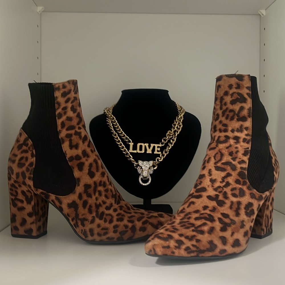 STEVE MADDEN LEOPARD BOOTS - Picture 5 of 5